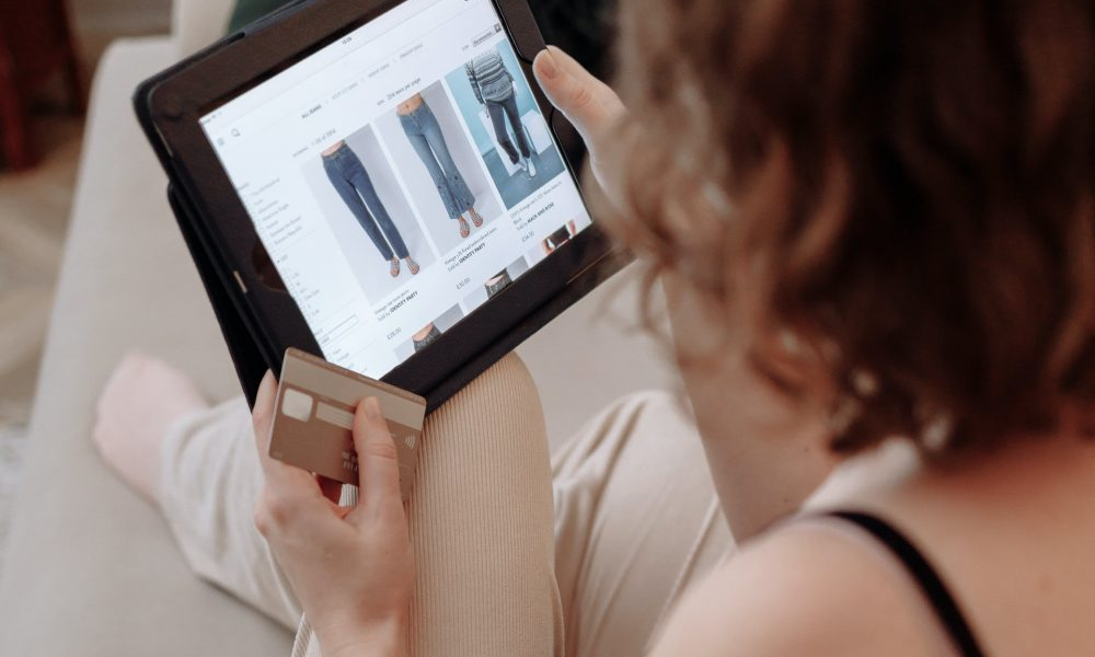 AI in E-commerce: Transforming Startups into Retail Innovators